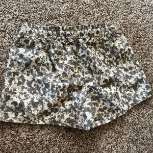 The North Face Size S Green Cream Print Pockets Women’s Water Shorts